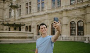 Read more about the article Saily eSIM Review: A Comprehensive eSIM for Travelers